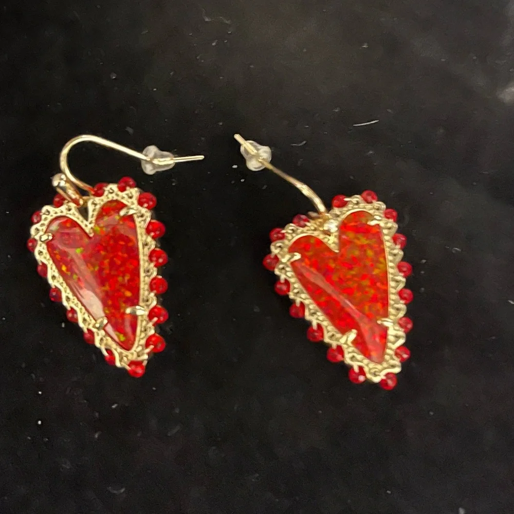Kendra Scott Red Opal Ansley Beaded Heart Gold Earrings NWT $120 RETIRED! - Picture 2 of 5